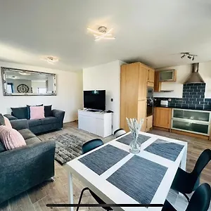  Apartment 2 Bed Modern