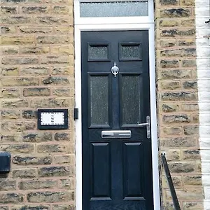 Delightful 2 Bed Town Centre House, Sleeps 4 Barnsley